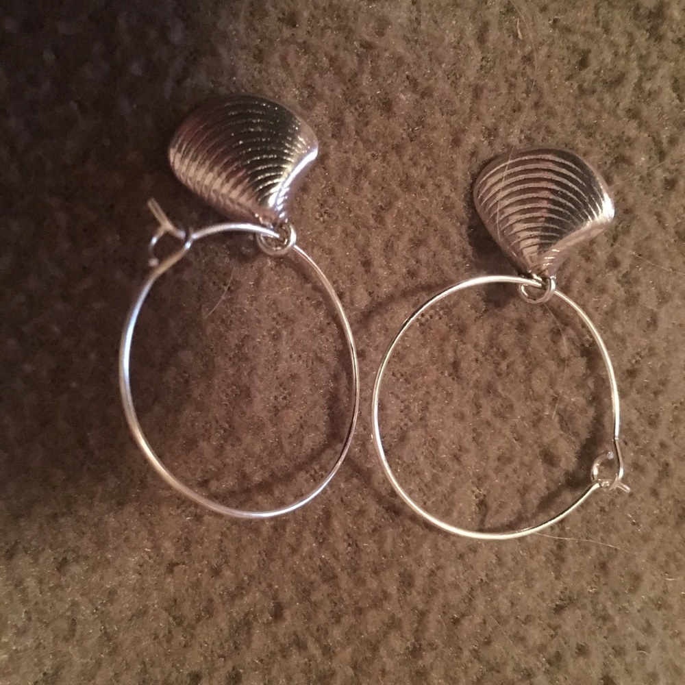Earrings - Picture 2 of 4